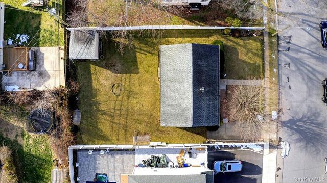 21 Somerset Road N, Amityville, NY 11701