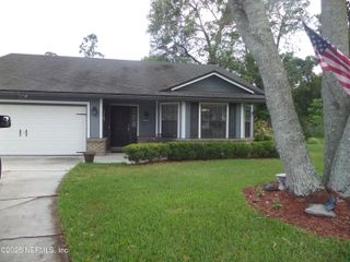 386 N HICKORY HOLLOW Drive, Jacksonville, FL 32225
