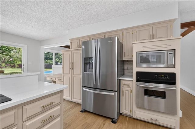 904 SW 44TH Street, Blue Springs, MO 64015