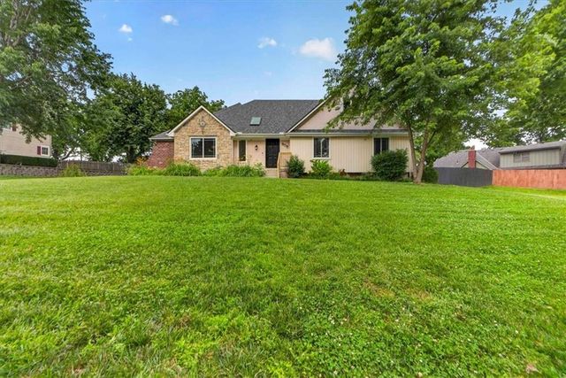 904 SW 44TH Street, Blue Springs, MO 64015