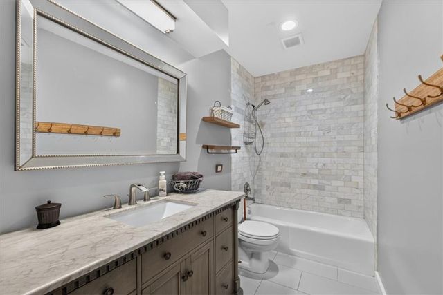 904 SW 44TH Street, Blue Springs, MO 64015