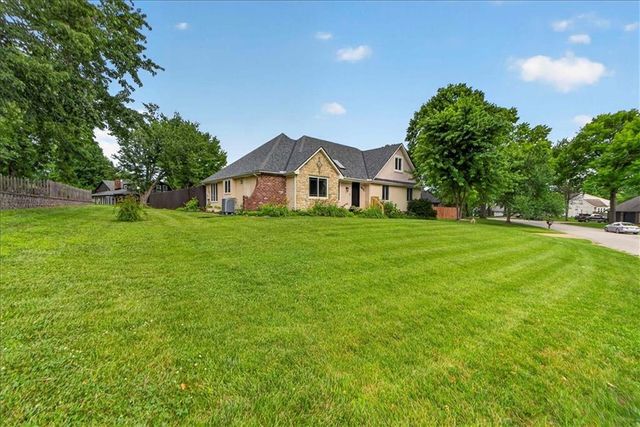 904 SW 44TH Street, Blue Springs, MO 64015