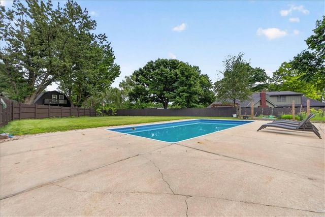 904 SW 44TH Street, Blue Springs, MO 64015