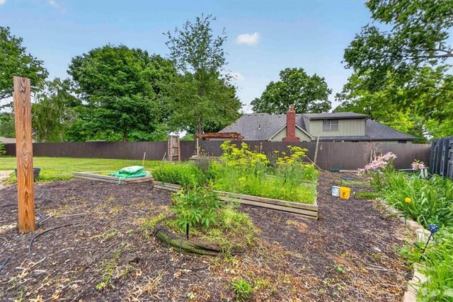 904 SW 44TH Street, Blue Springs, MO 64015