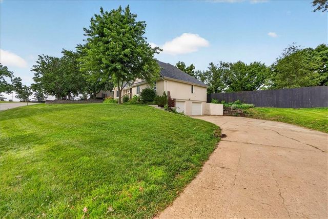 904 SW 44TH Street, Blue Springs, MO 64015