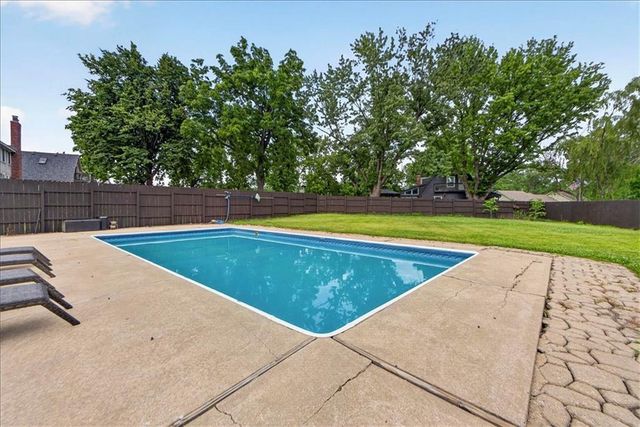 904 SW 44TH Street, Blue Springs, MO 64015