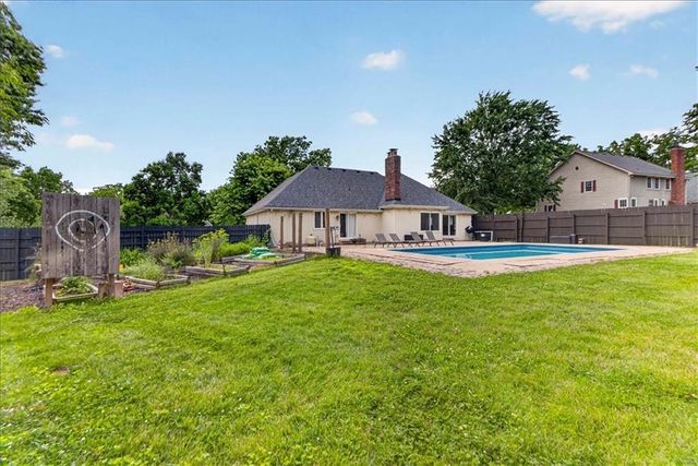 904 SW 44TH Street, Blue Springs, MO 64015