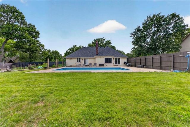 904 SW 44TH Street, Blue Springs, MO 64015