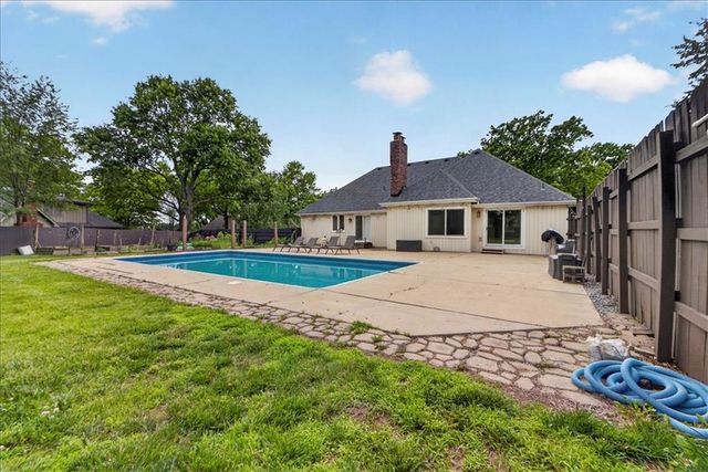 904 SW 44TH Street, Blue Springs, MO 64015