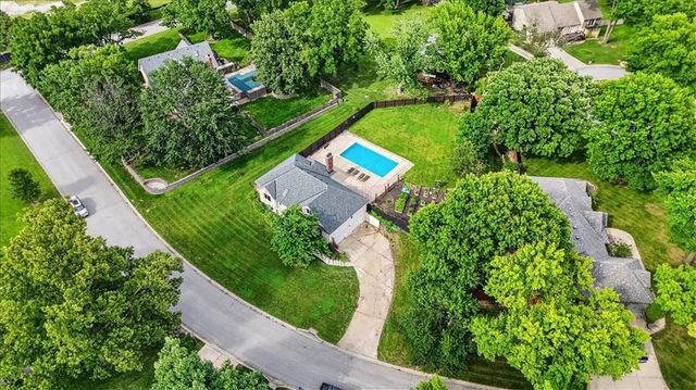 904 SW 44TH Street, Blue Springs, MO 64015