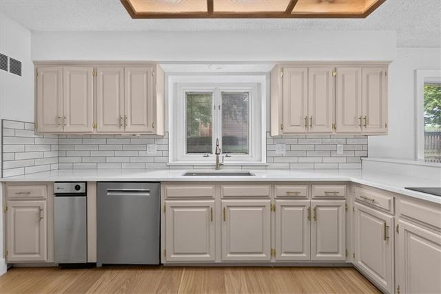904 SW 44TH Street, Blue Springs, MO 64015