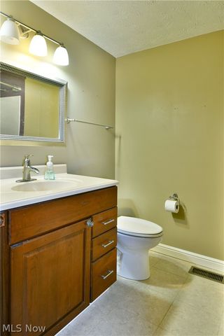 220 Wae Trail, Cortland, OH 44410