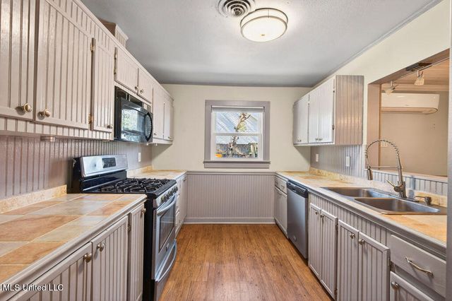 1592 E 2nd Street, Pass Christian, MS 39571