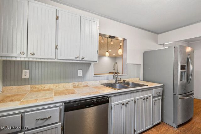 1592 E 2nd Street, Pass Christian, MS 39571