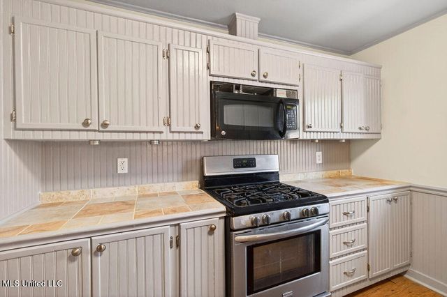 1592 E 2nd Street, Pass Christian, MS 39571