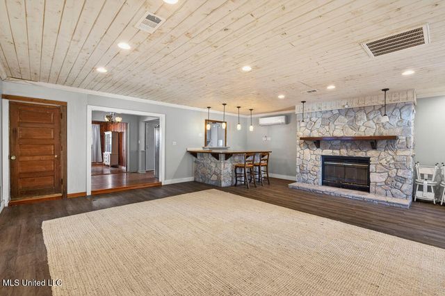 1592 E 2nd Street, Pass Christian, MS 39571