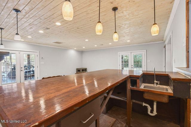 1592 E 2nd Street, Pass Christian, MS 39571