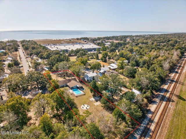 1592 E 2nd Street, Pass Christian, MS 39571