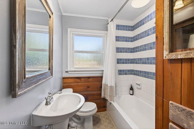 1592 E 2nd Street, Pass Christian, MS 39571