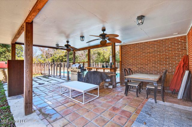 1592 E 2nd Street, Pass Christian, MS 39571