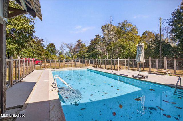 1592 E 2nd Street, Pass Christian, MS 39571