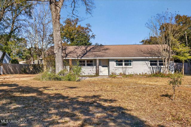 1592 E 2nd Street, Pass Christian, MS 39571