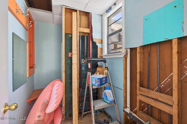 1592 E 2nd Street, Pass Christian, MS 39571