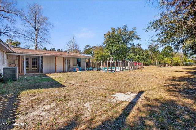1592 E 2nd Street, Pass Christian, MS 39571