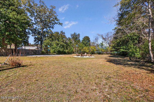 1592 E 2nd Street, Pass Christian, MS 39571