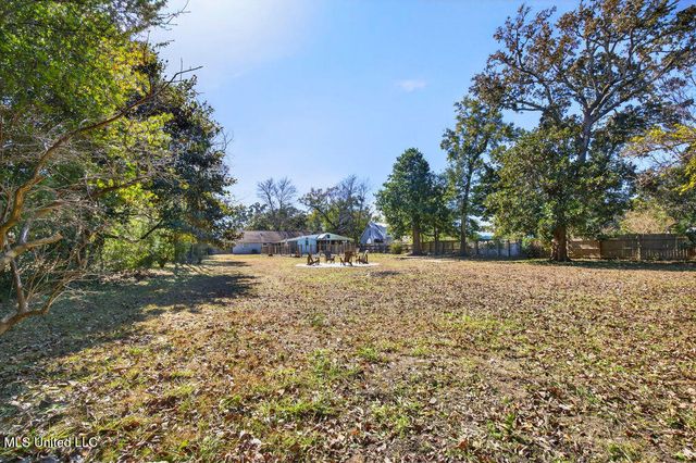 1592 E 2nd Street, Pass Christian, MS 39571