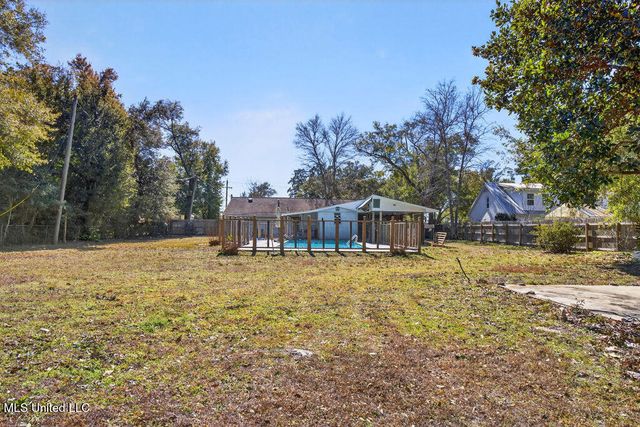 1592 E 2nd Street, Pass Christian, MS 39571
