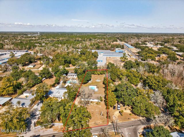 1592 E 2nd Street, Pass Christian, MS 39571