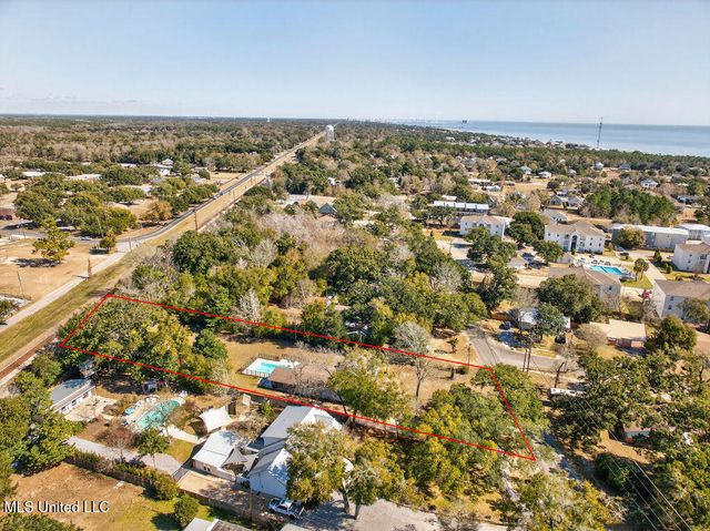 1592 E 2nd Street, Pass Christian, MS 39571