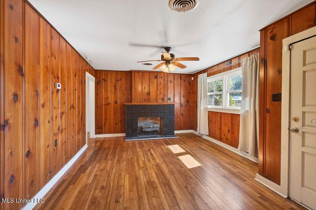 1592 E 2nd Street, Pass Christian, MS 39571