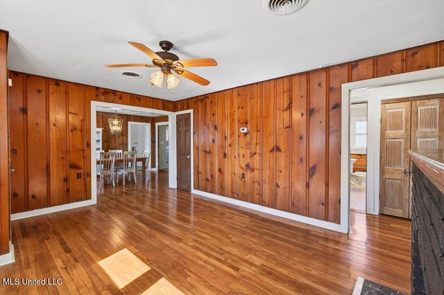 1592 E 2nd Street, Pass Christian, MS 39571