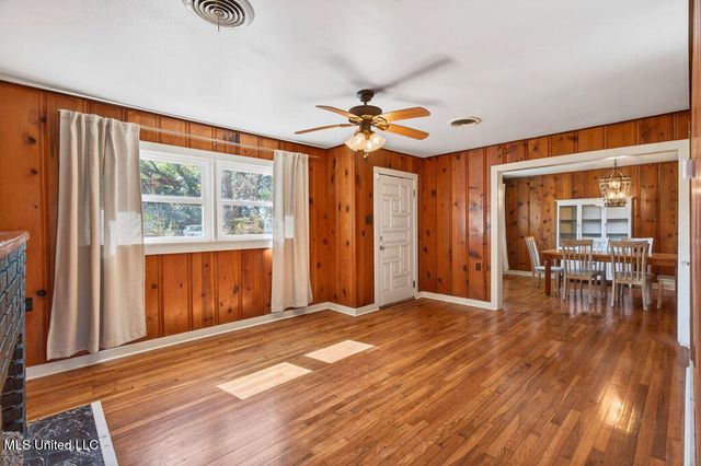 1592 E 2nd Street, Pass Christian, MS 39571