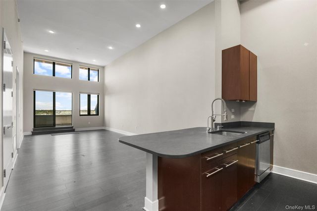 25 Leroy Place PH7, New Rochelle, NY 10805