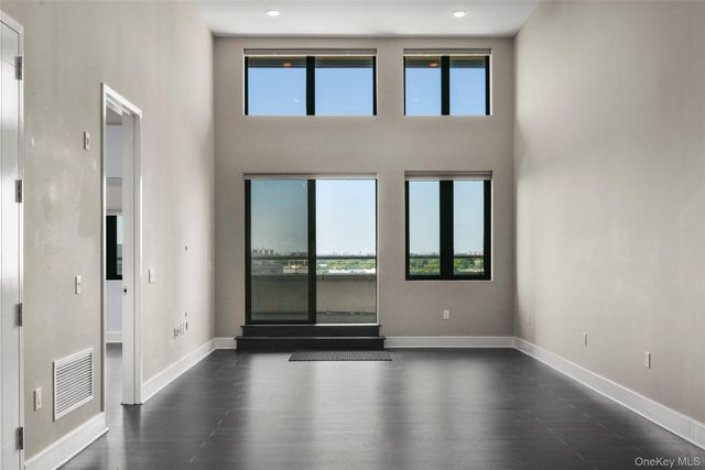 25 Leroy Place PH7, New Rochelle, NY 10805