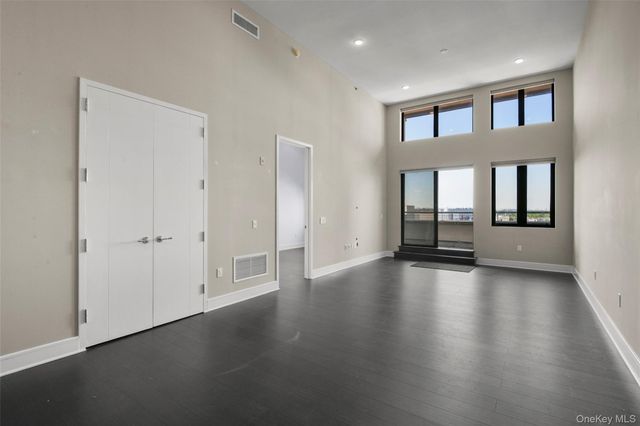 25 Leroy Place PH7, New Rochelle, NY 10805