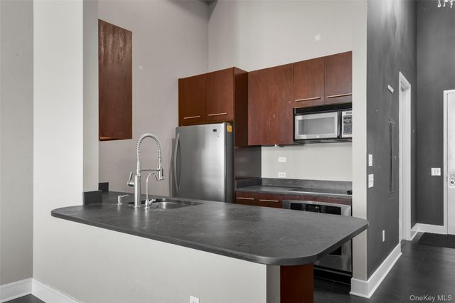 25 Leroy Place PH7, New Rochelle, NY 10805