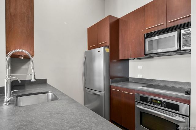 25 Leroy Place PH7, New Rochelle, NY 10805
