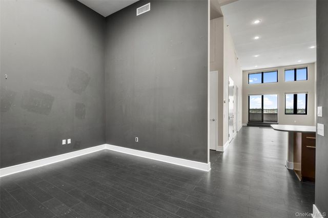 25 Leroy Place PH7, New Rochelle, NY 10805