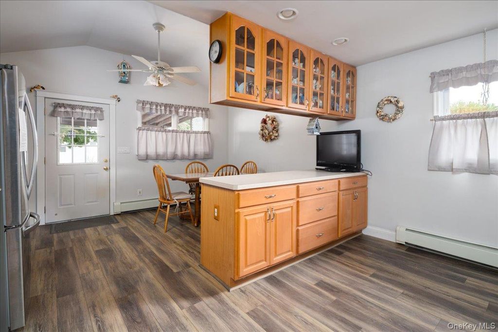 8 Park Circle N, Farmingdale, NY 11735 — photo 5