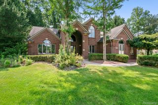 52018 Loon Court, Shelby Charter Township, MI 48315