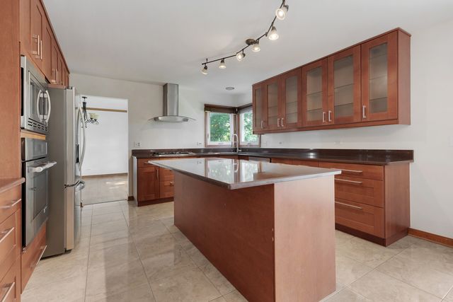 775 HARMON Boulevard, Hoffman Estates, IL 60169