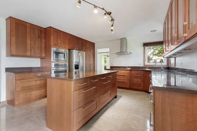 775 HARMON Boulevard, Hoffman Estates, IL 60169