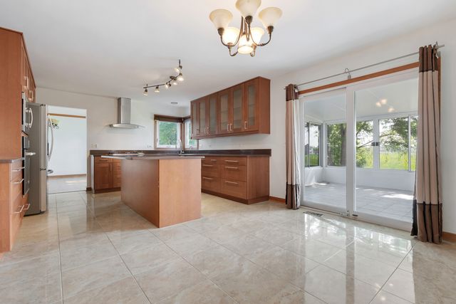 775 HARMON Boulevard, Hoffman Estates, IL 60169
