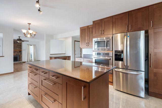 775 HARMON Boulevard, Hoffman Estates, IL 60169