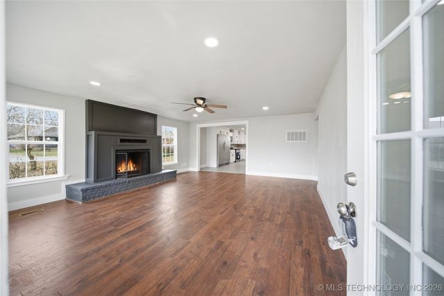 809 N 9th Street, Collinsville, OK 74021