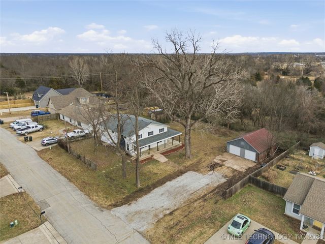 809 N 9th Street, Collinsville, OK 74021